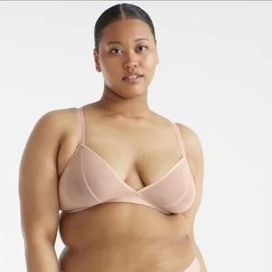 Knix v Ashley Graham Deep V Bra